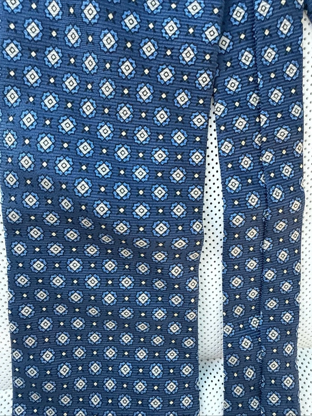 Banana Republic 100% Silk Tie Made in Italy Blue Geometric Designer Mens Tie